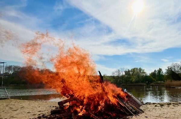 Osterfeuer am Heidesee